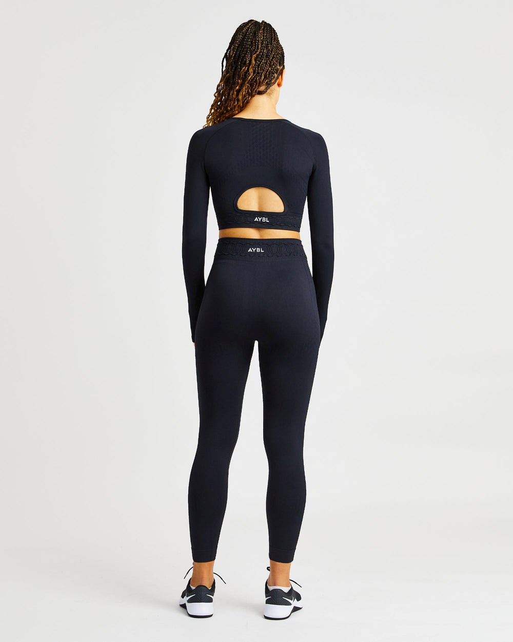 AYBL Elevate Seamless Long Sleeve Crop Top Svarta | 9835-JWPVF