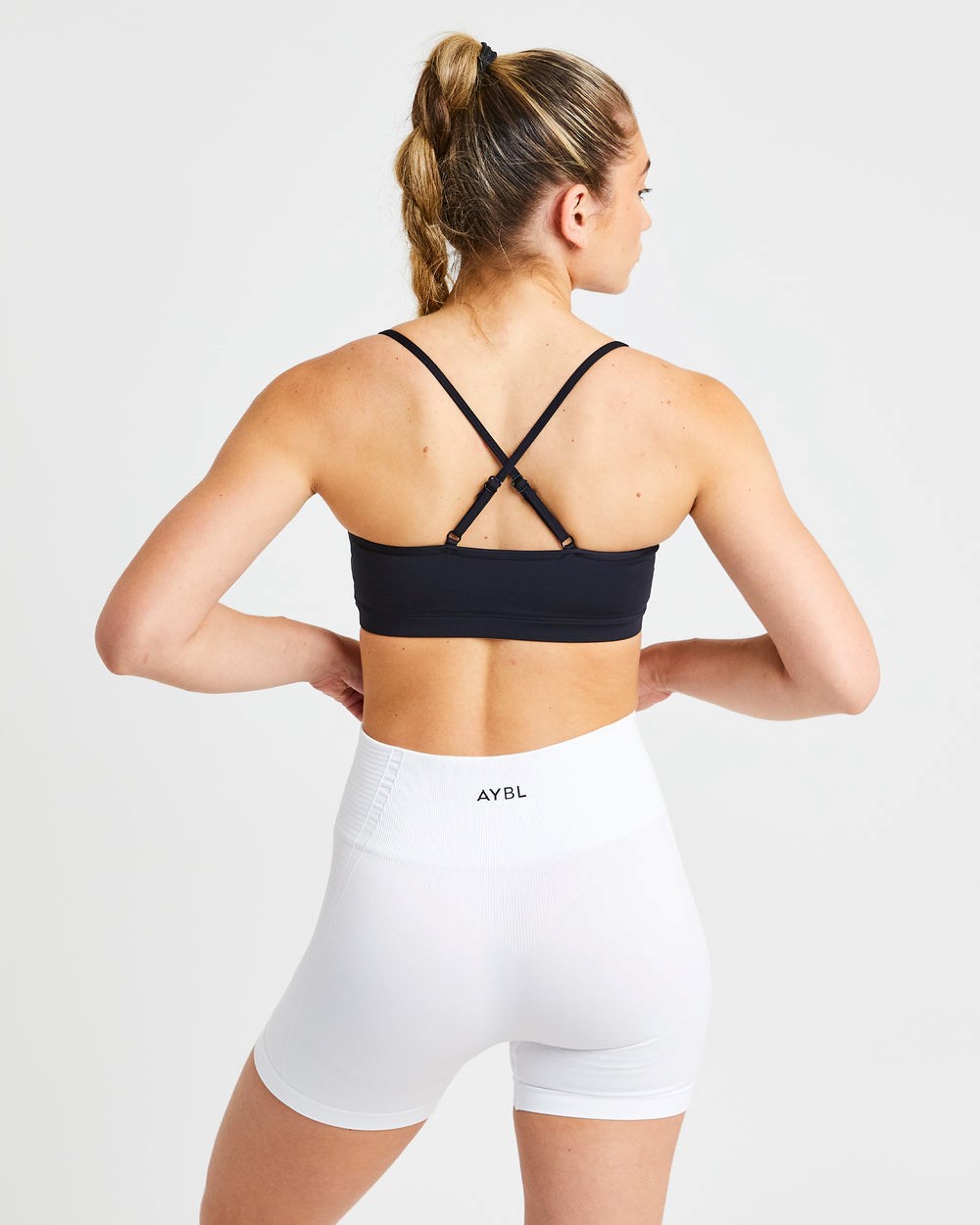 AYBL Essential V Neck Sports Bra Svarta | 0947-AHXYN