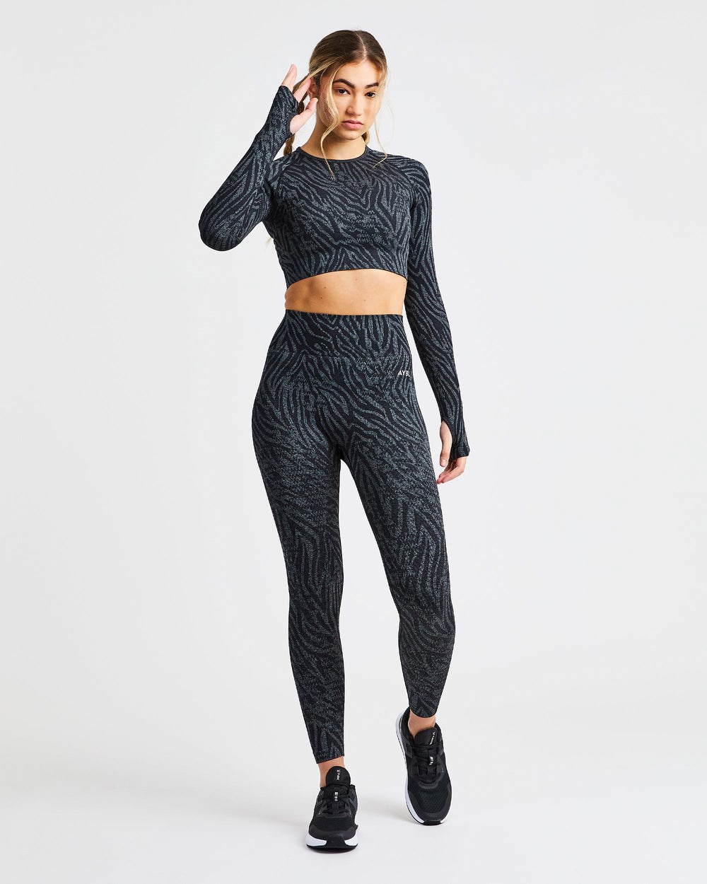 AYBL Evolve Animal Seamless Long Sleeve Crop Top Svarta | 6578-OVUBF