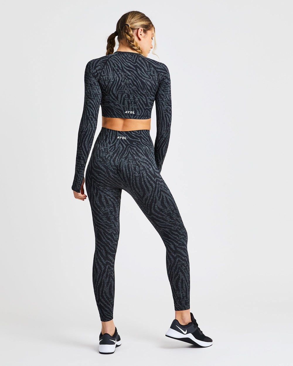 AYBL Evolve Animal Seamless Long Sleeve Crop Top Svarta | 6578-OVUBF