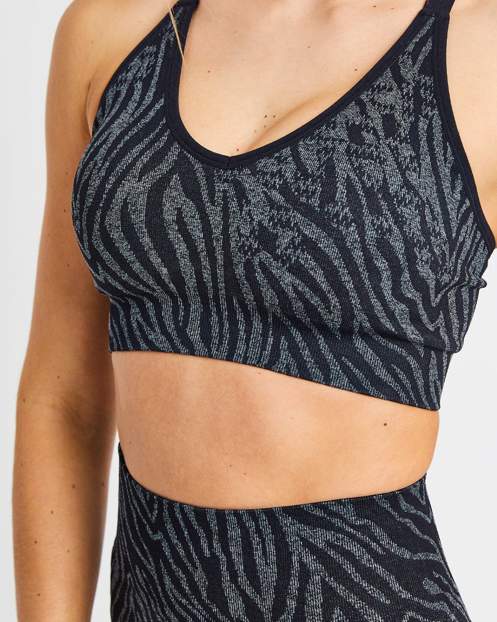 AYBL Evolve Animal Seamless Sports Bra Svarta | 9401-MZSBK