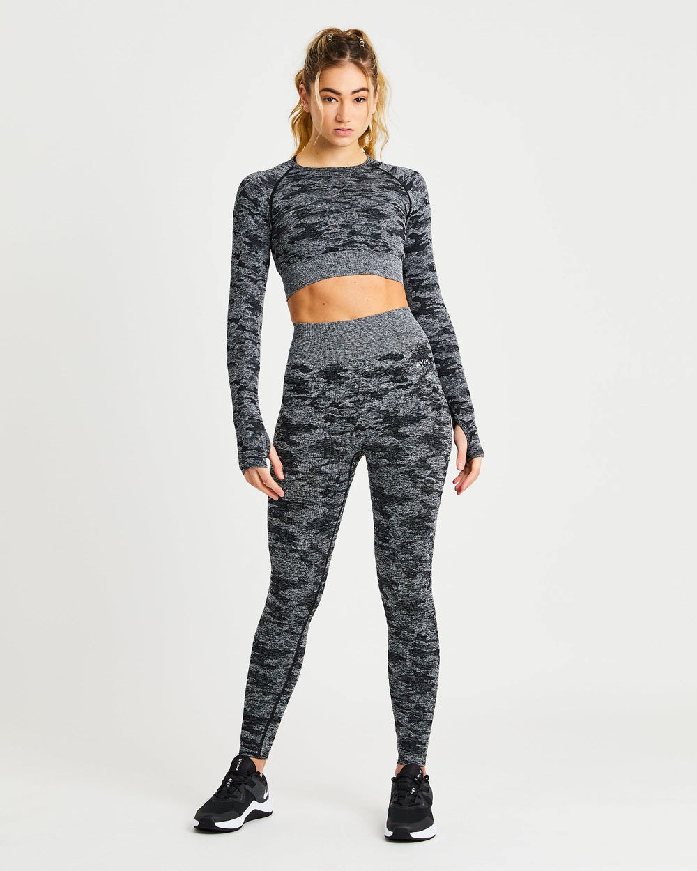 AYBL Evolve Camo Seamless Long Sleeve Crop Top Svarta | 2579-KDCQO