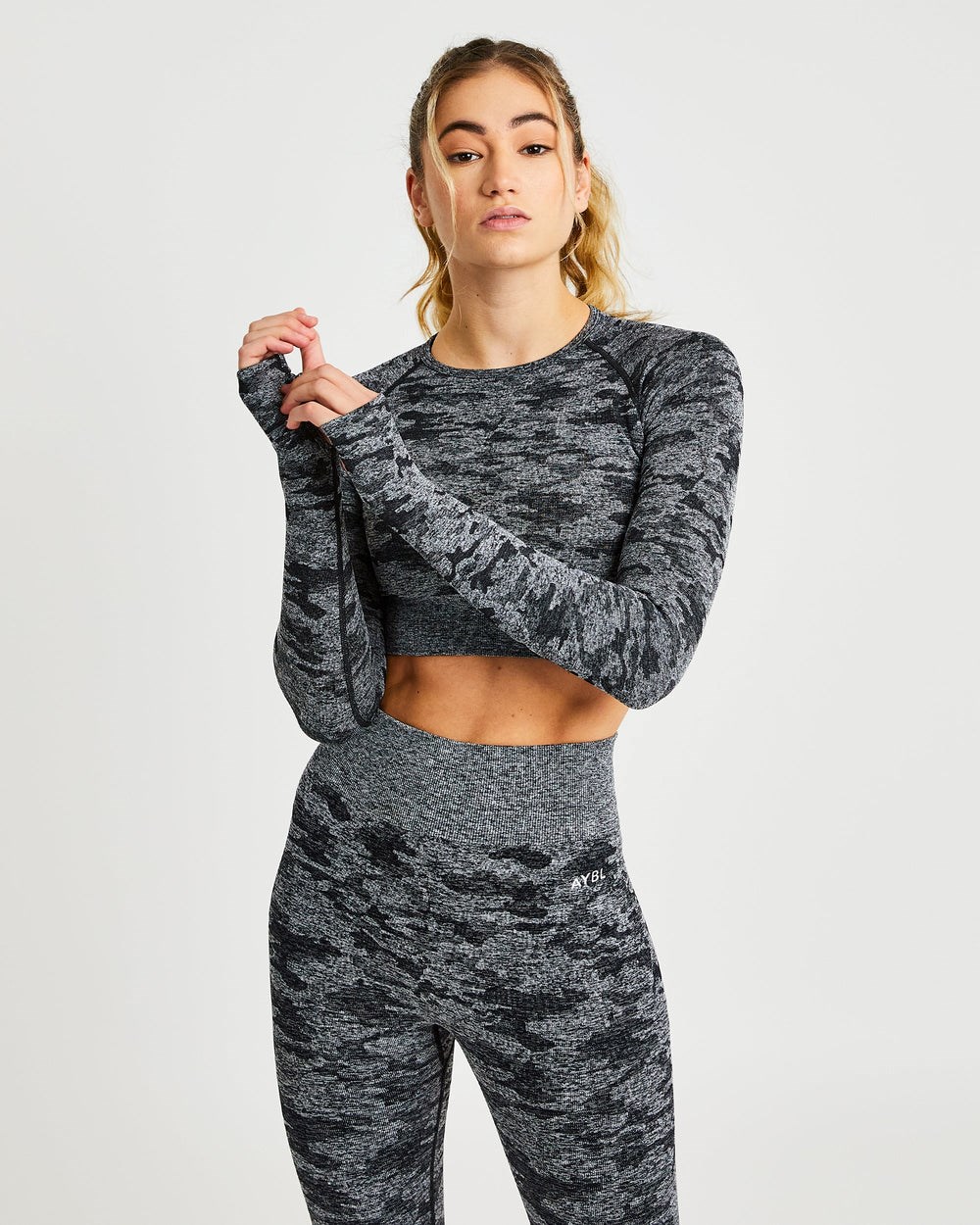 AYBL Evolve Camo Seamless Long Sleeve Crop Top Svarta | 2579-KDCQO