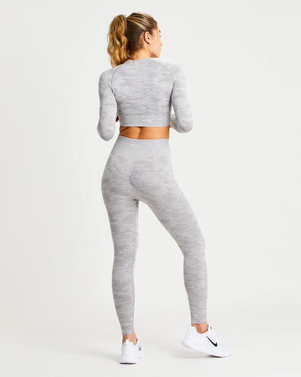 AYBL Evolve Camo Seamless Long Sleeve Crop Top Grå | 8193-PSWEN