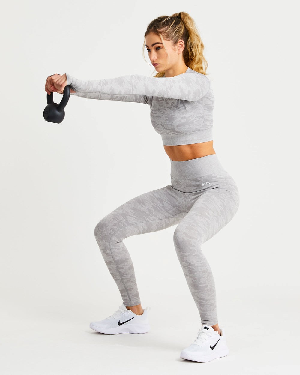 AYBL Evolve Camo Seamless Long Sleeve Crop Top Grå | 8193-PSWEN