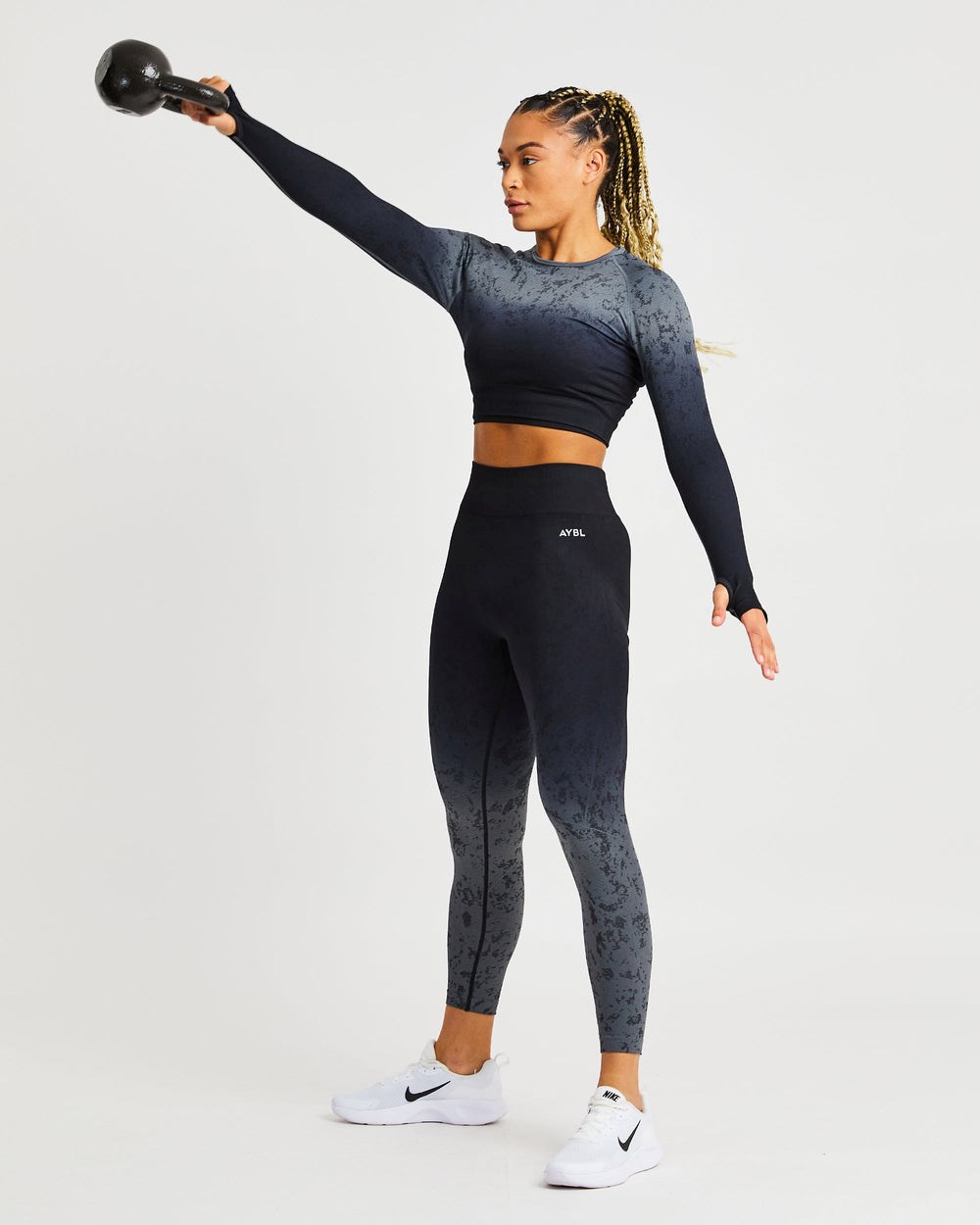 AYBL Flare Seamless Long Sleeve Crop Top Svarta | 4682-FWPOT