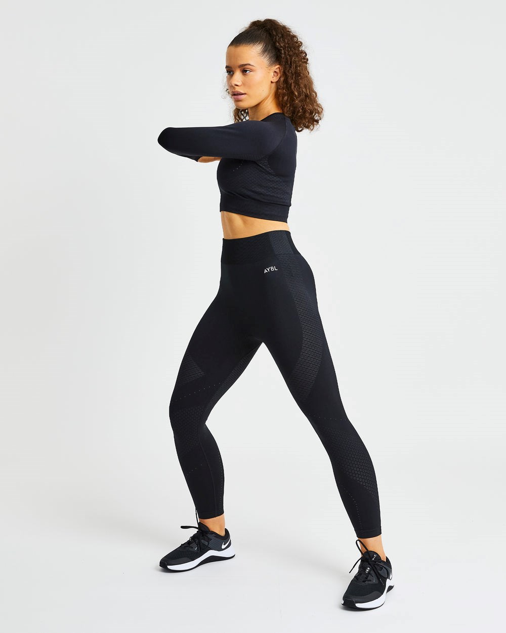 AYBL Ignite Seamless Long Sleeve Crop Top Svarta | 3849-OFZKX