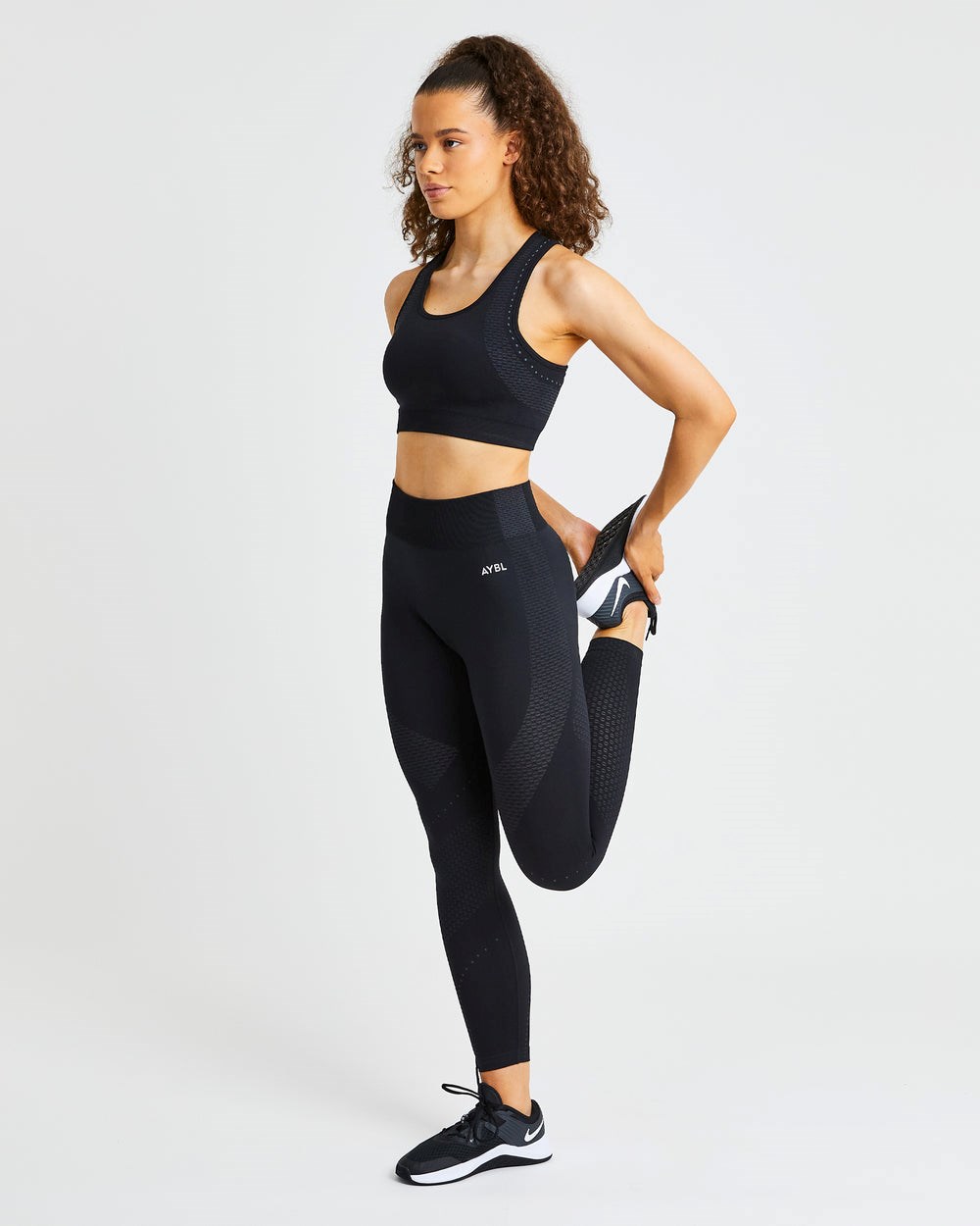 AYBL Ignite Seamless Sports Bra Svarta | 5403-PYUET