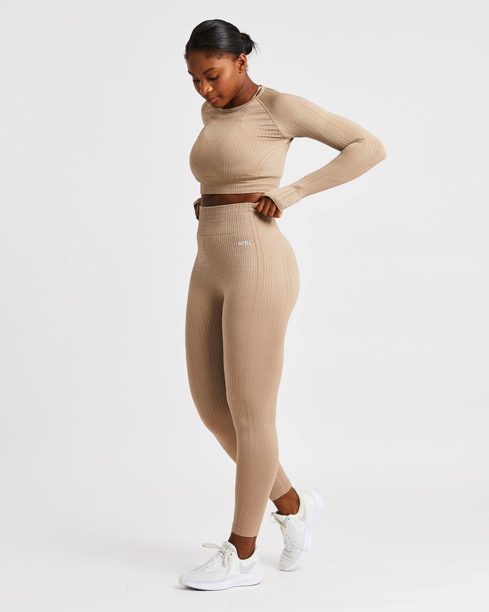 AYBL Luxe Seamless Long Sleeve Crop Top Mocha | 0792-BFSVK