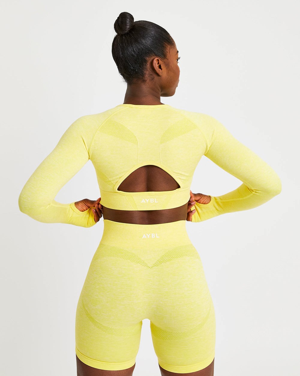 AYBL Motion Seamless Long Sleeve Crop Top Gula | 1462-NSOAW