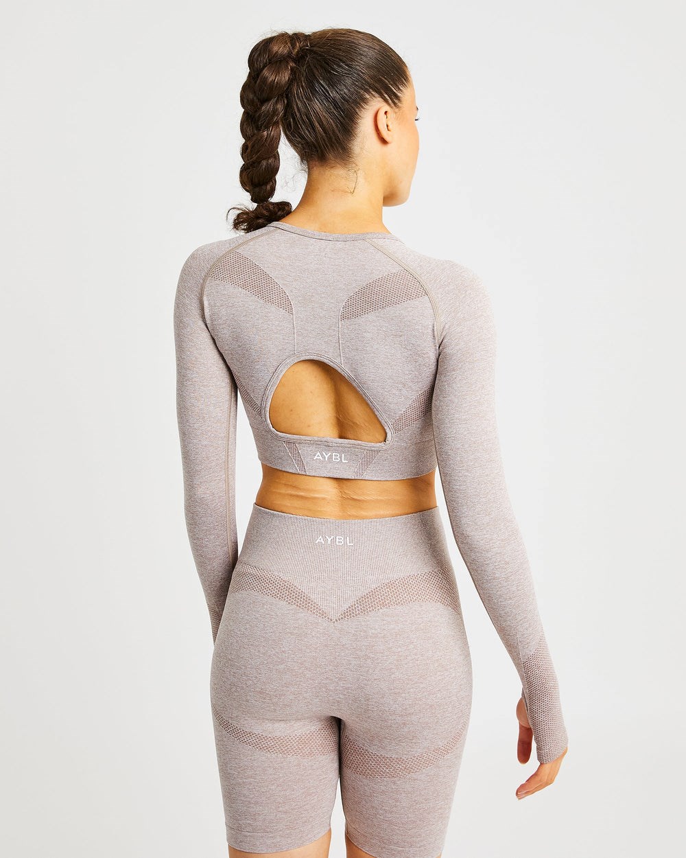 AYBL Motion Seamless Long Sleeve Crop Top Beige | 7650-IVHYP