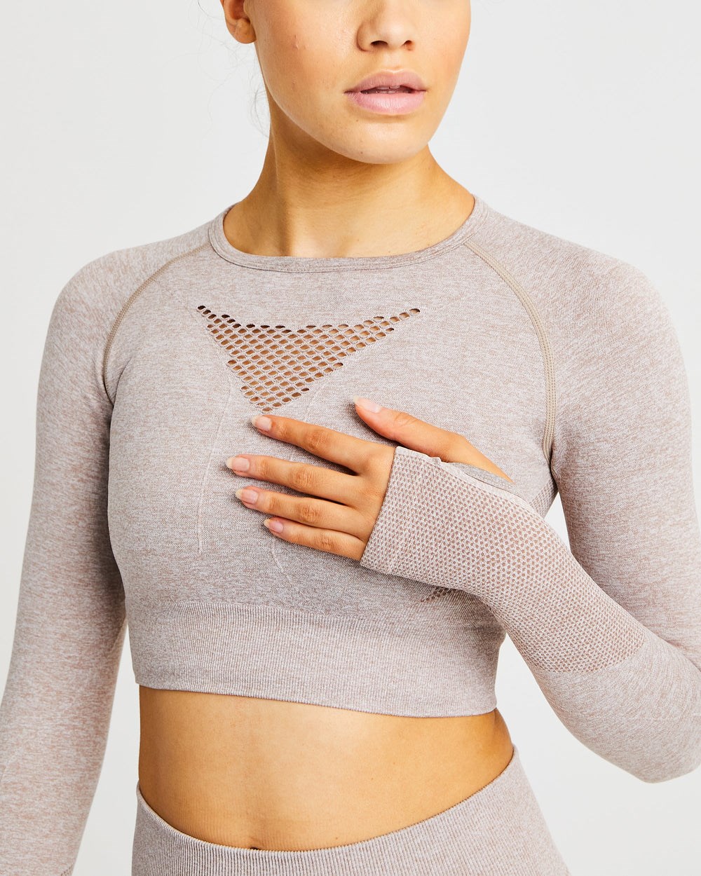 AYBL Motion Seamless Long Sleeve Crop Top Beige | 7650-IVHYP