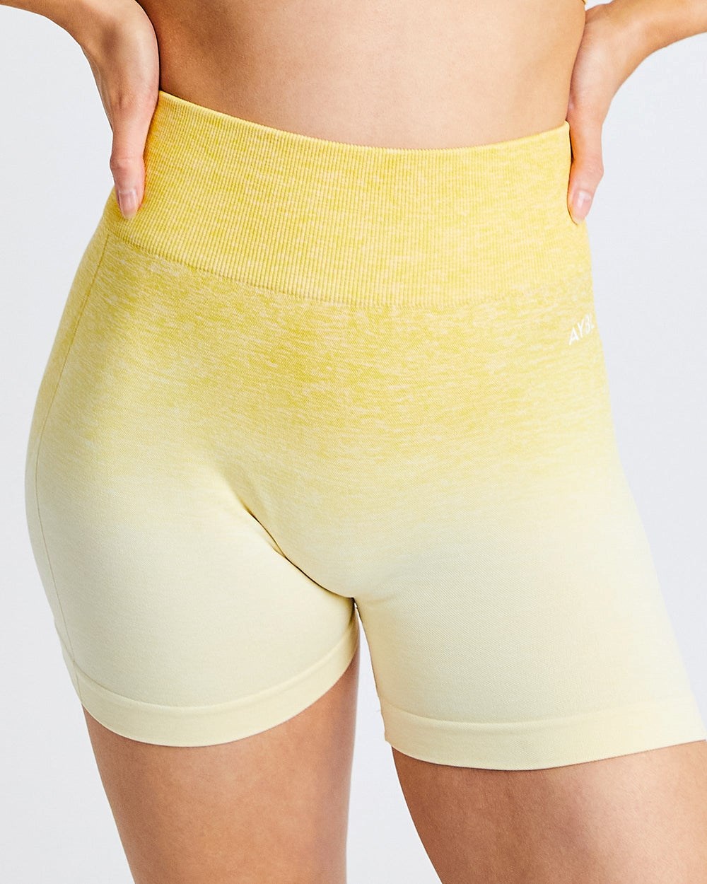 AYBL Pulse Ombré Seamless Shorts Gula | 6932-SWJXT