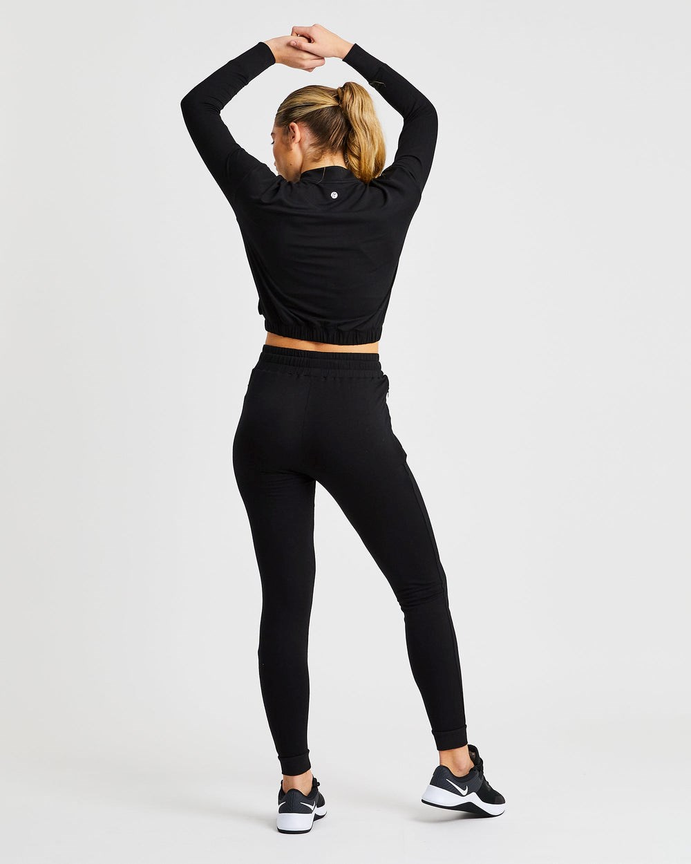 AYBL Studio Joggers Svarta | 4260-MDKTO